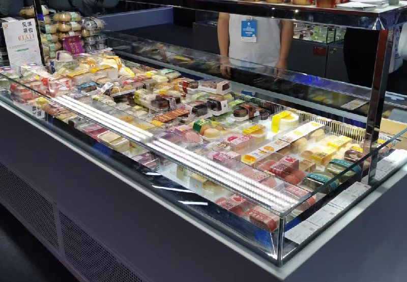 Why Does Your Bakery Display Refrigerator Fog Up?
